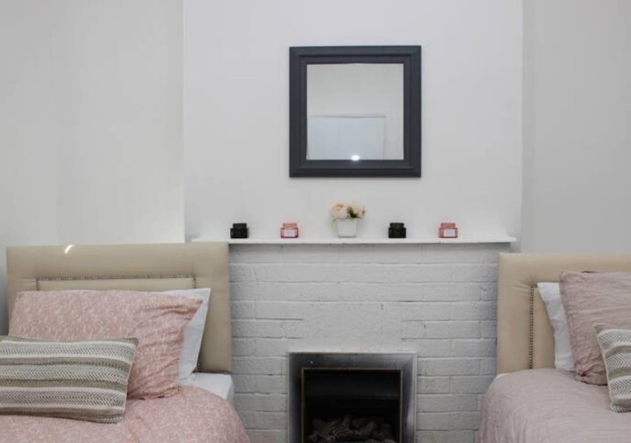 Newly Refurbished 3 Bed 2.5 Bath House In Staines Villa Dış mekan fotoğraf