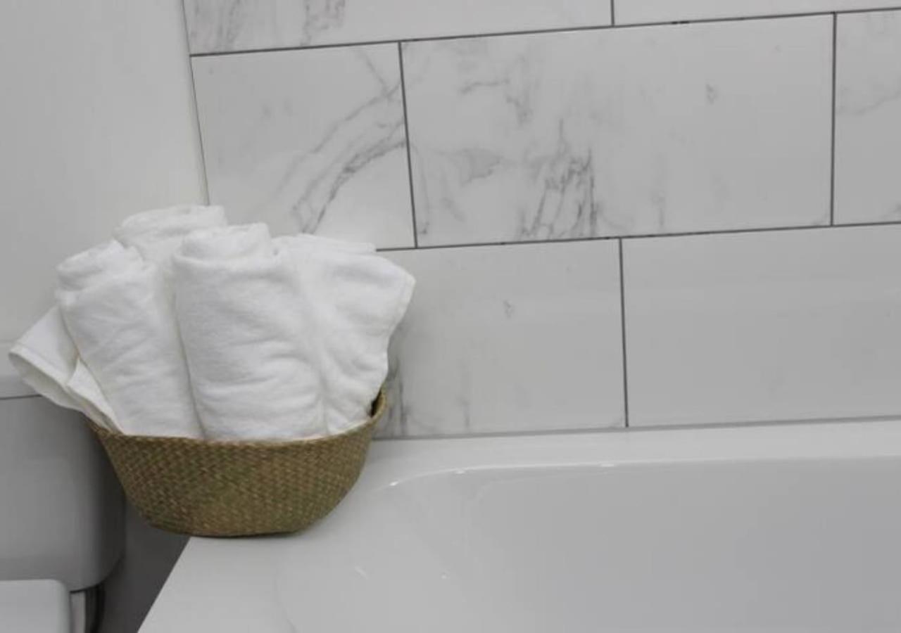 Newly Refurbished 3 Bed 2.5 Bath House In Staines Villa Dış mekan fotoğraf